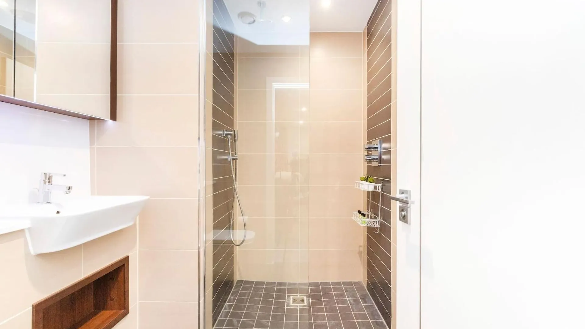 Tower Bridge & Liverpool Street - 2Br - Cityapartmentstay London Apartment