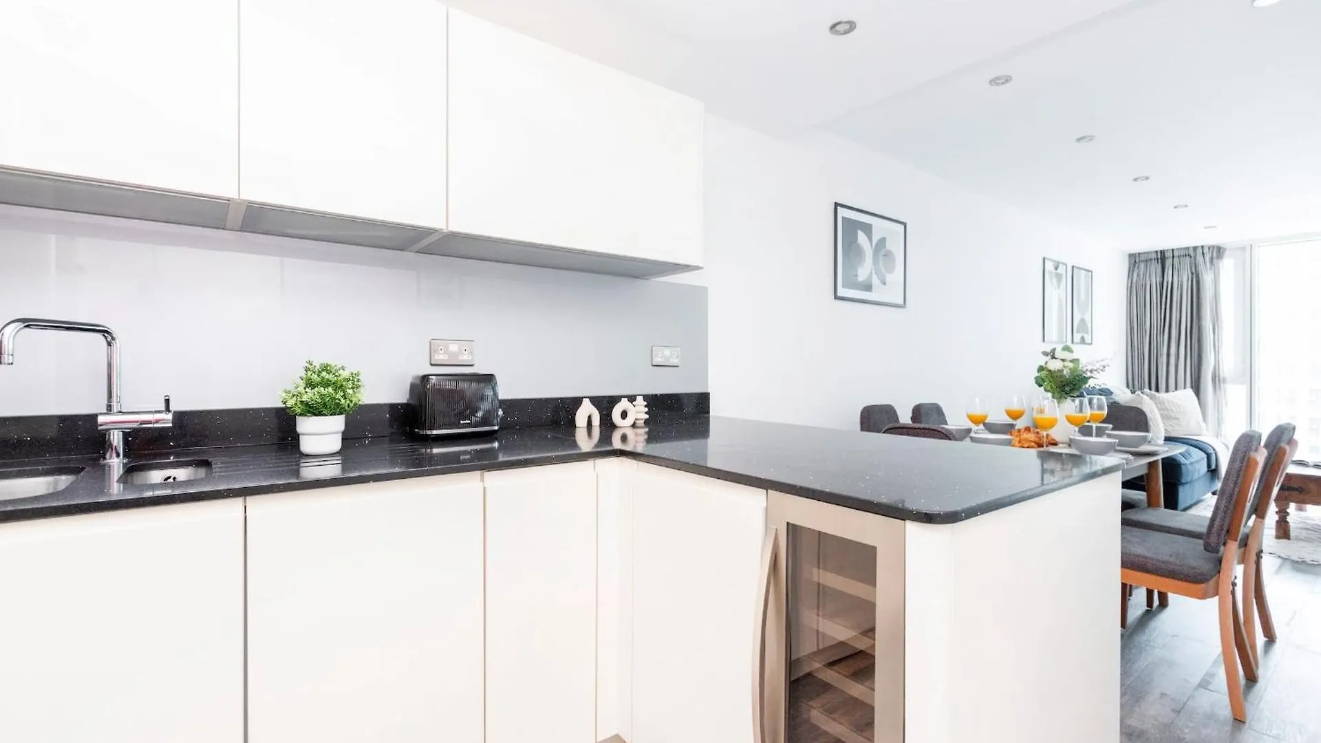 Tower Bridge & Liverpool Street - 2Br - Cityapartmentstay London Apartment