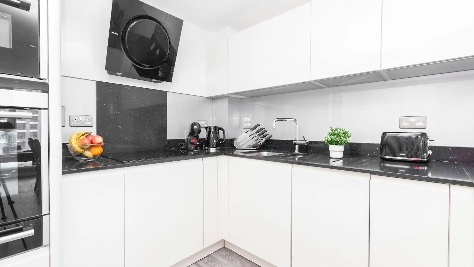 Tower Bridge & Liverpool Street - 2Br - Cityapartmentstay London 0*,  United Kingdom
